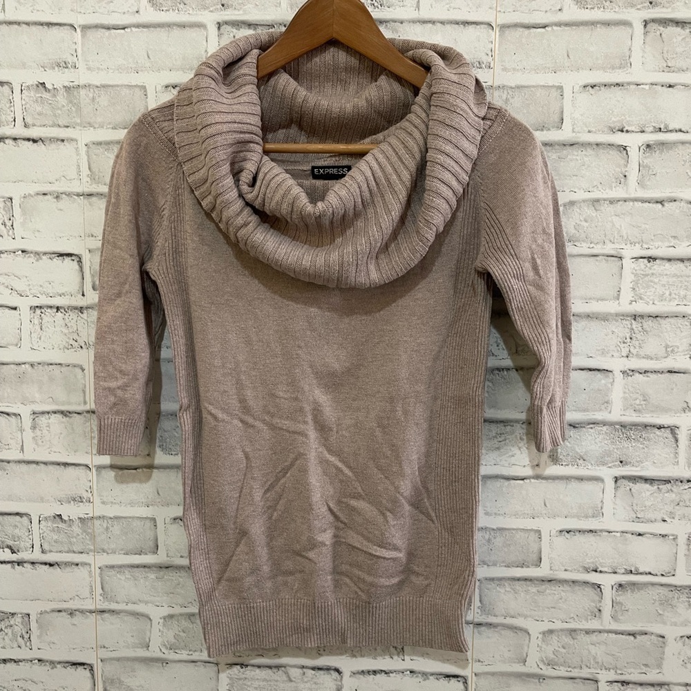 Women’s Express tan colored wide turtleneck 1/2 sleeve sweater XS